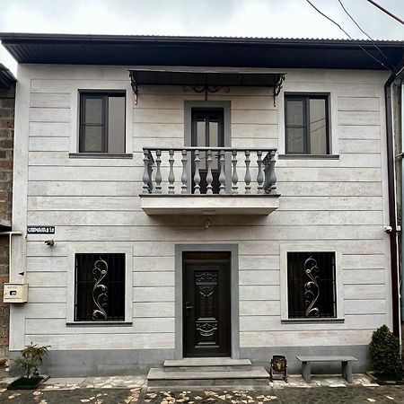 New , Comfortable 3 Bedroom House Jerevan Exteriör bild