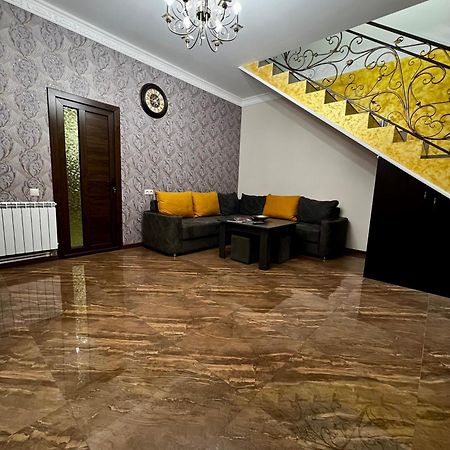 New , Comfortable 3 Bedroom House Jerevan Exteriör bild