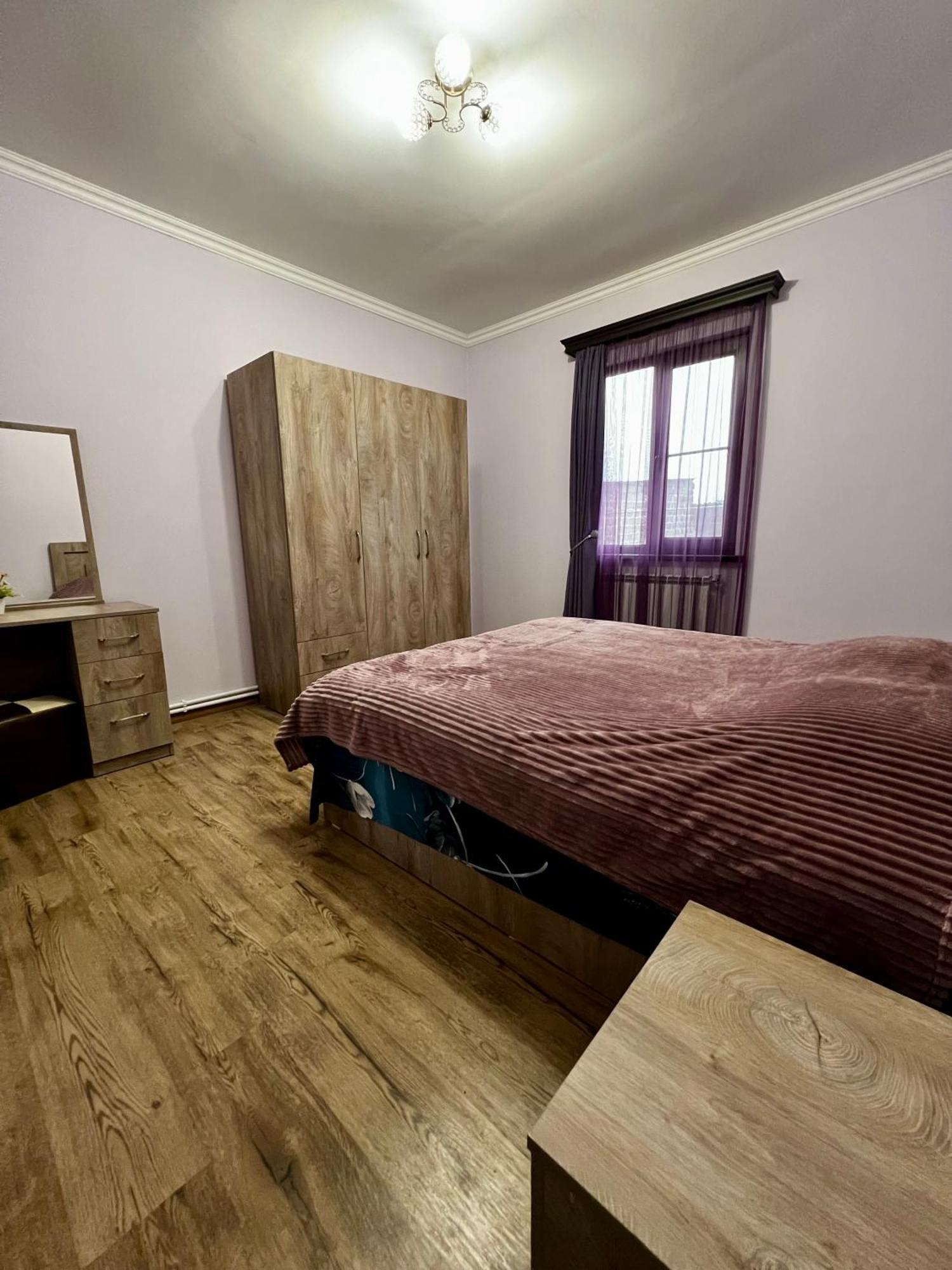 New , Comfortable 3 Bedroom House Jerevan Exteriör bild