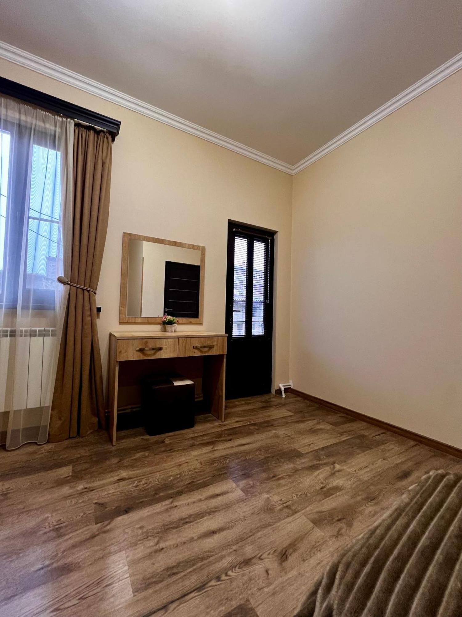 New , Comfortable 3 Bedroom House Jerevan Exteriör bild