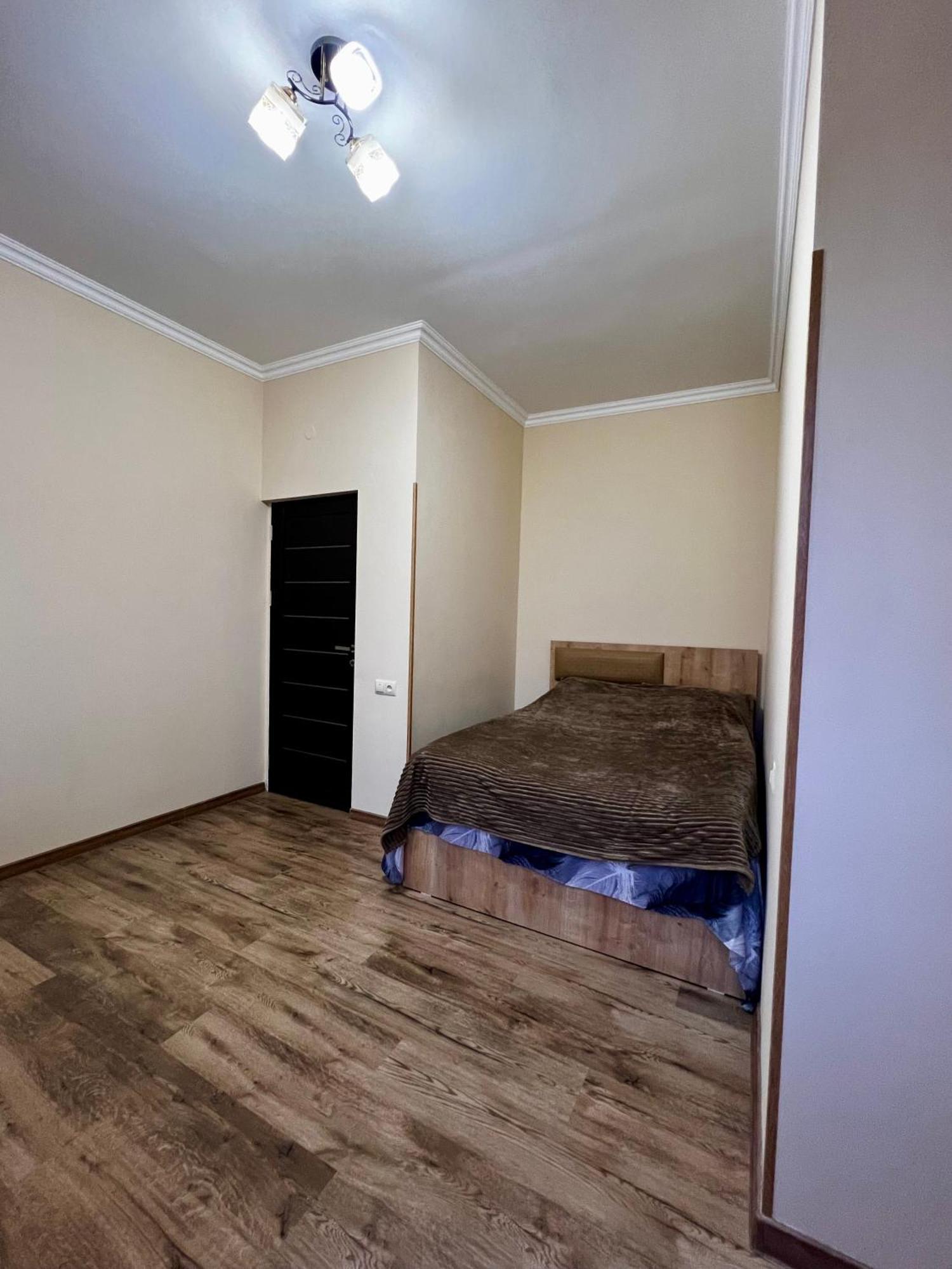 New , Comfortable 3 Bedroom House Jerevan Exteriör bild