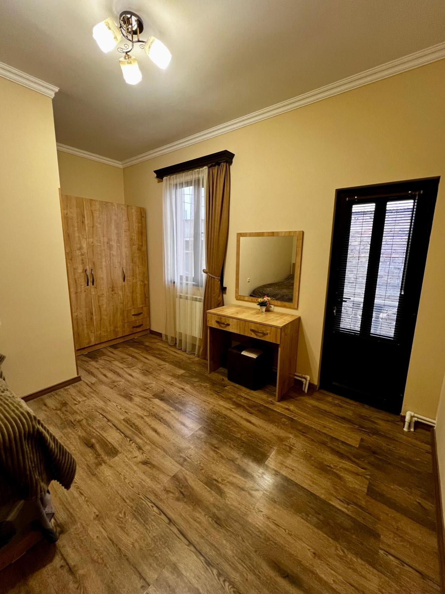 New , Comfortable 3 Bedroom House Jerevan Exteriör bild